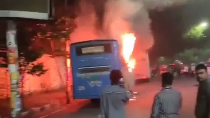 রাজধানীর বিভিন্ন স্থানে হাতবোমা বিস্ফোরণ, বাসে আগুন