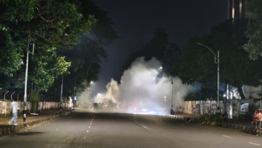 রাতে কেঁপে উঠল ঢাবি, পরপর তিন ককটেল বিস্ফোরণ