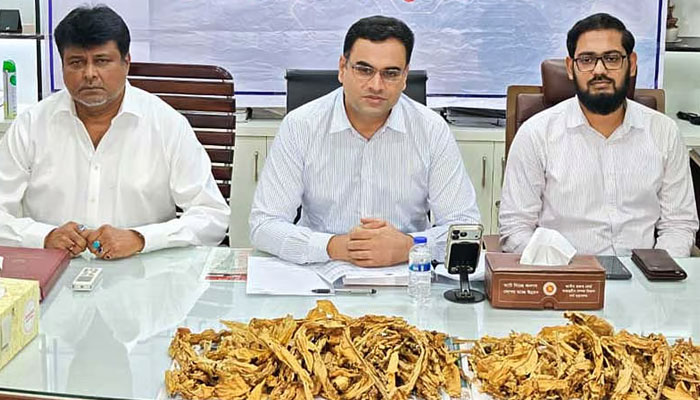 চট্টগ্রাম বন্দরে পাকিস্তান থেকে আসা ১৫০ টন তামাক আটক
